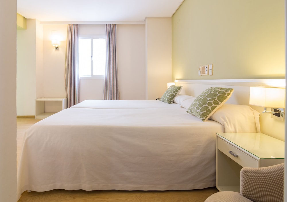 Double or Twin Room - Photo 3