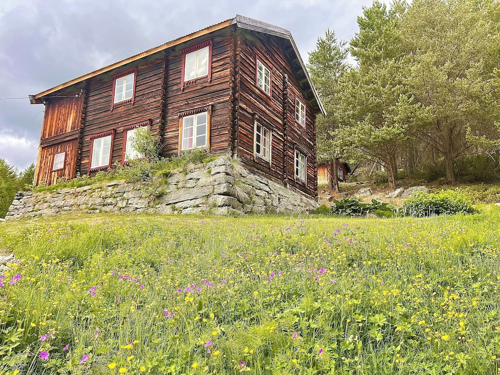 Basic House photo 3