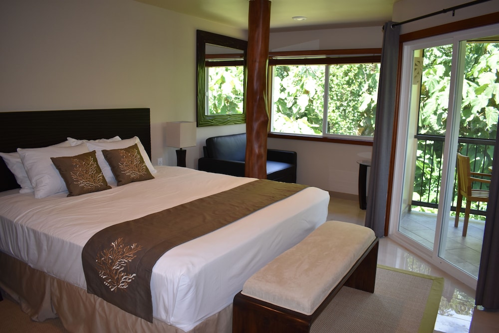 Luxury Studio Suite, 1 King Bed, Garden View Plumeria photo 1