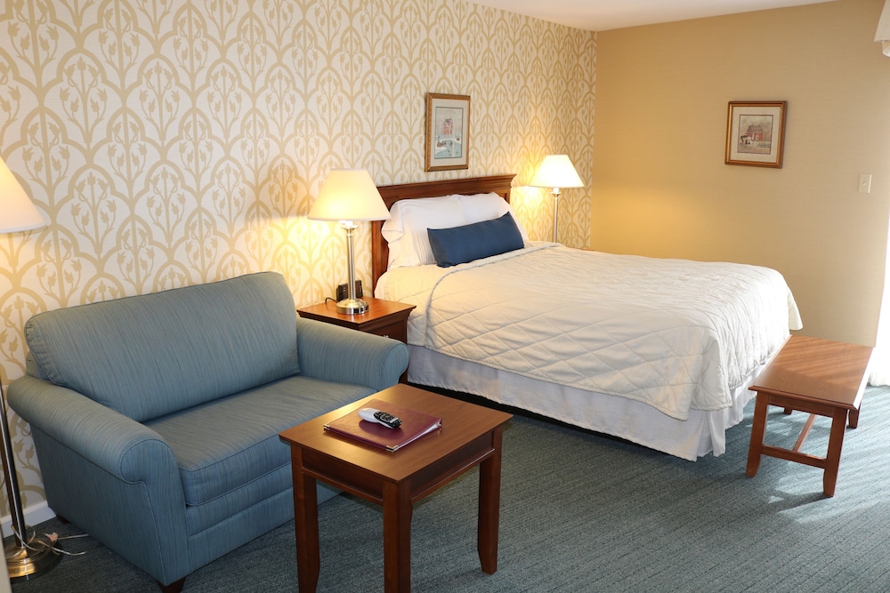 Standard Room, 1 Queen Bed, Non Smoking, Balcony