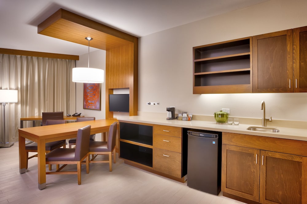 Suite, 1 King Bed with Sofa bed (1 Bedroom) photo 2