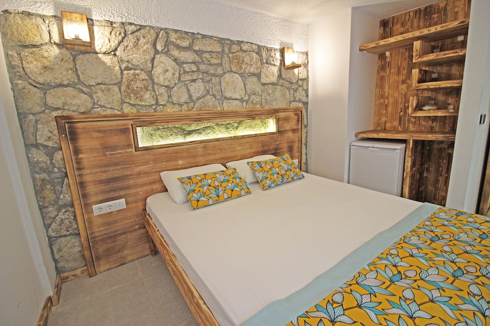 Deluxe Studio Suite, Hill View
