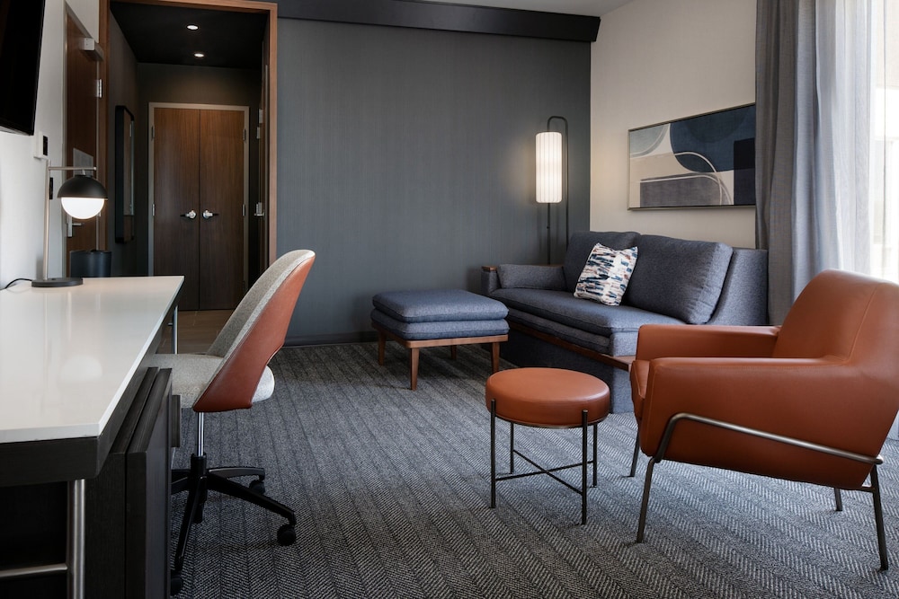 Executive Suite, Multiple Beds - Photo 2