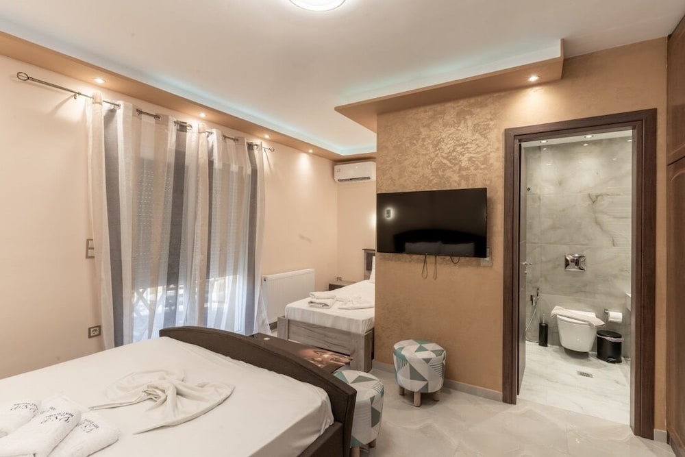 Classic Room, Pool View