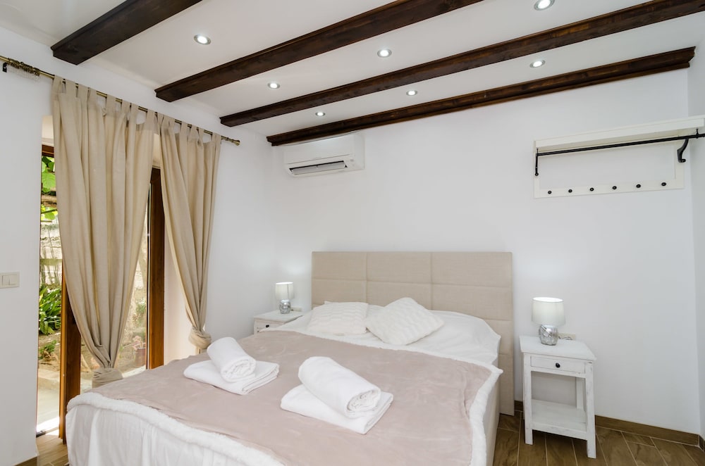 Classic Studio, 1 Bedroom, Garden View (1)