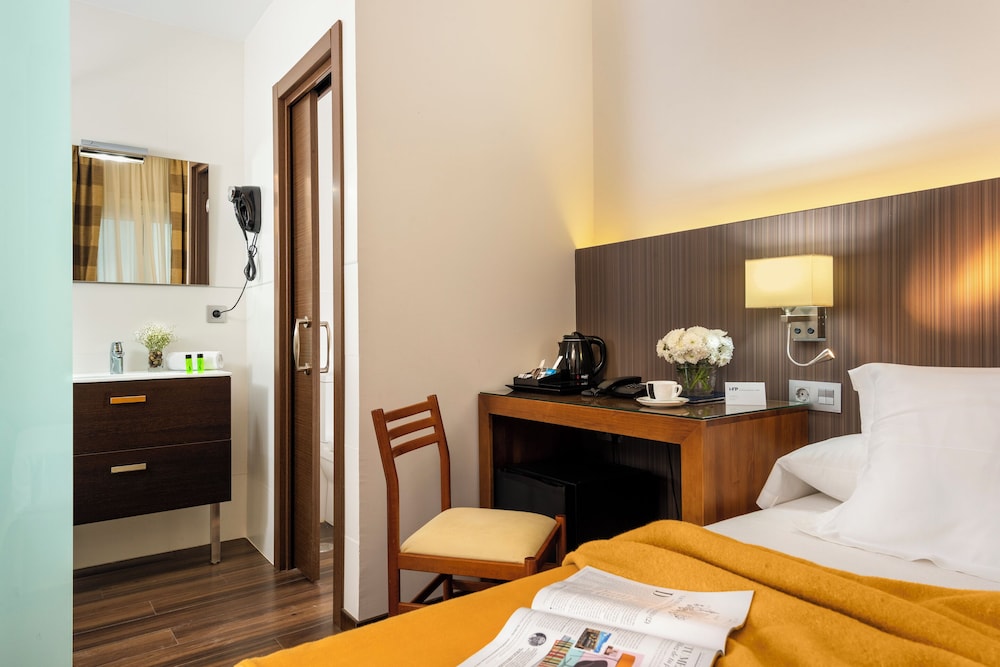 Single Interior Room