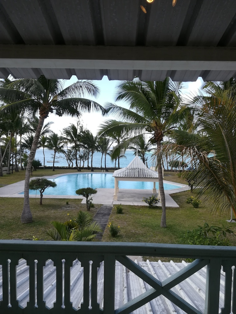 Comfort Villa, 4 Bedrooms, Beach View photo 2