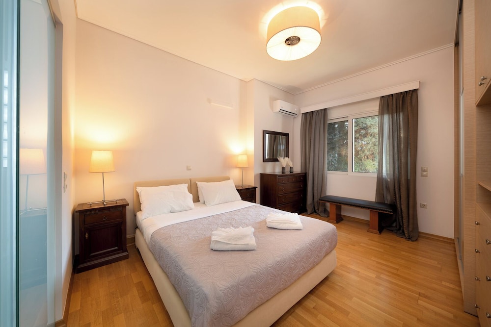 Luxury House photo 1