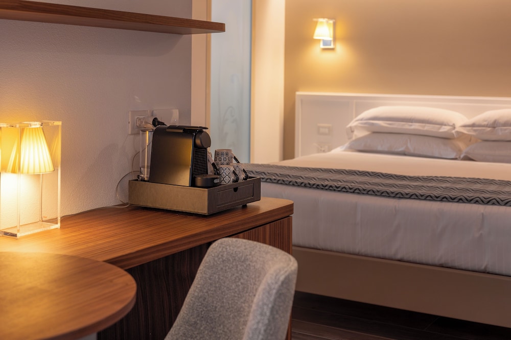 Double Room, Terrace, Partial Lake View