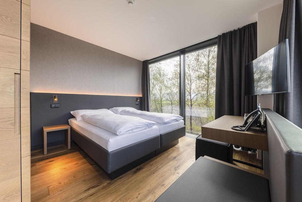 Superior Room, 1 Double Bed, Private Bathroom, Mountain View