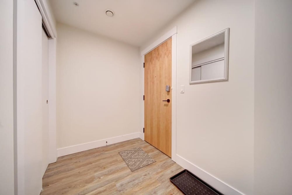 Stylish Modern Condo w Parking Location Coffee, Foto 30