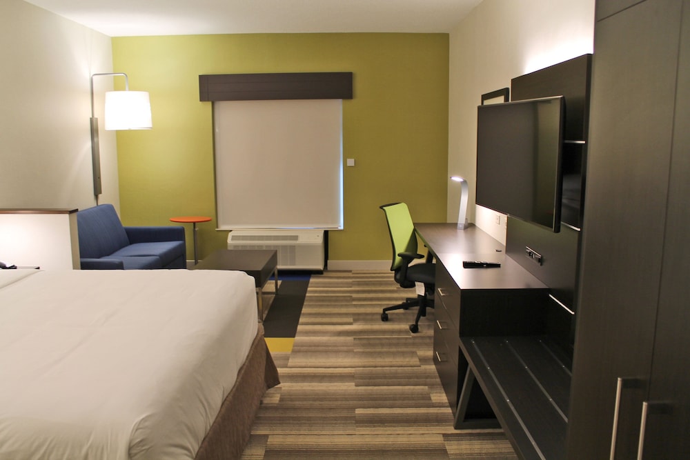 Suite, 1 King Bed, Accessible (Mobil Tub, Extra Living)