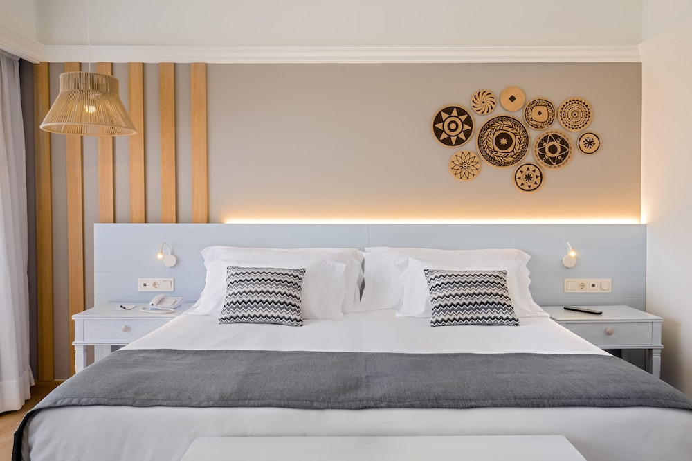 Room - Photo 2