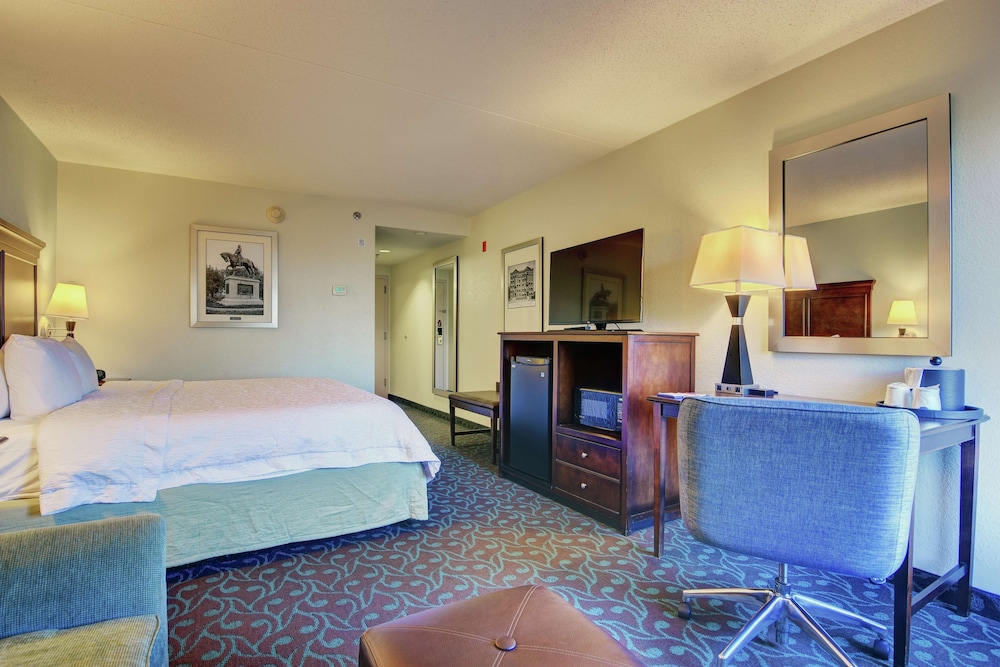 Room, 1 King Bed, Non Smoking (Shower Only) photo 1