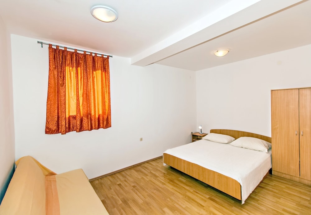 Apartment (Three Bedroom Apartment With Terrace)