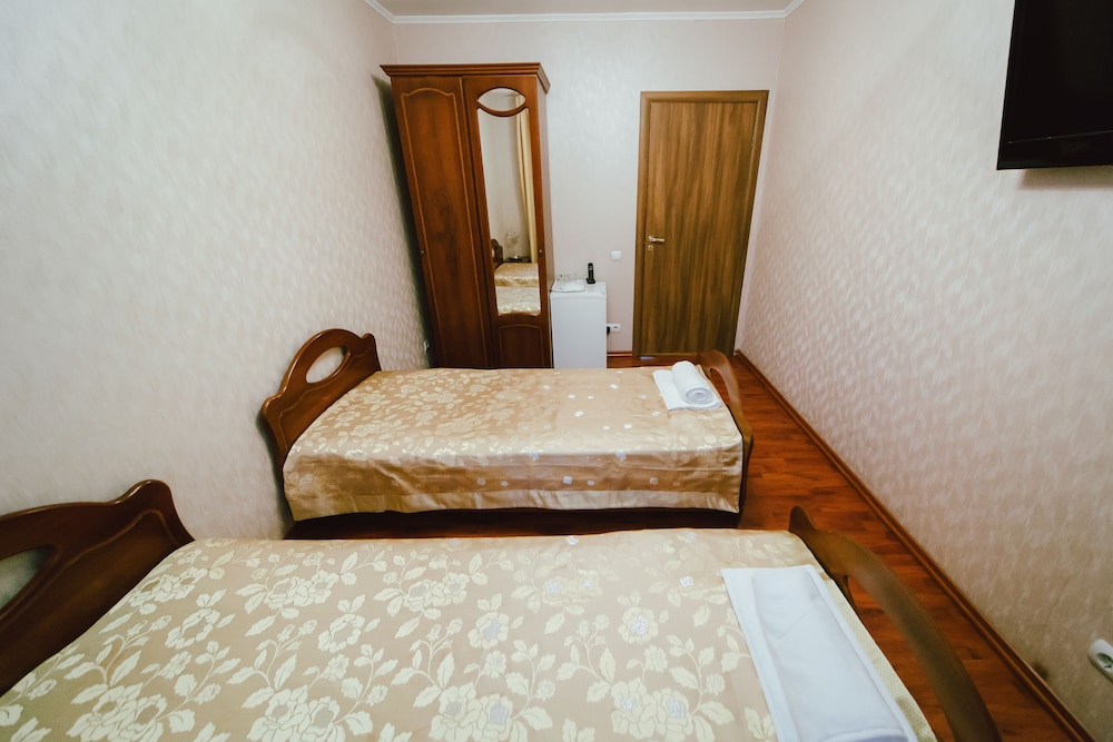 Economy Twin Room photo 2