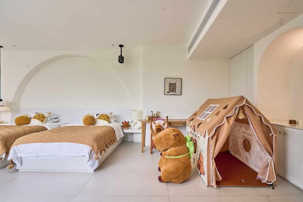 Family Twin Room, 2 Double Beds, Partial Ocean View