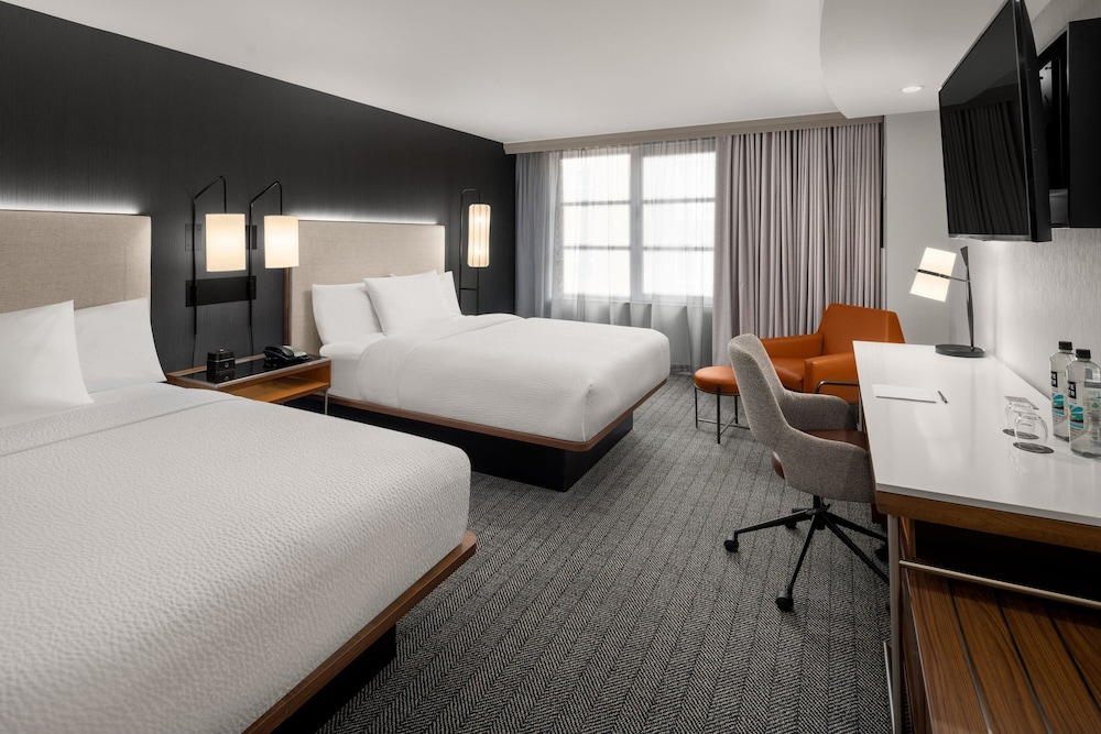 Room, 2 Queen Beds (Hearing Accessible) - Photo 2