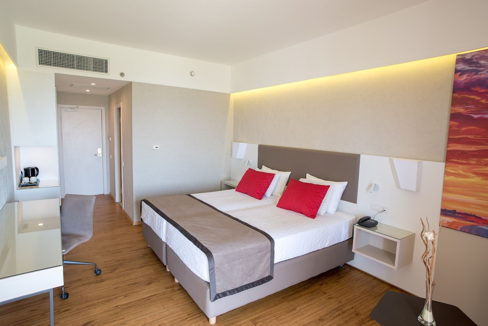 Room, 1 King Bed, Non Smoking, Garden View - Photo 1
