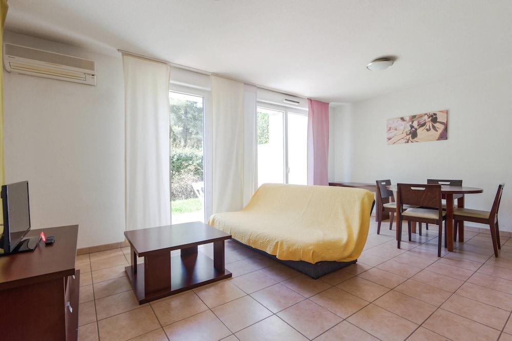 Standard Villa, Multiple Beds, Non Smoking - Photo 2