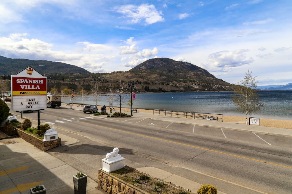 Condo, 2 Bedrooms, Kitchen, Lake View photo 1