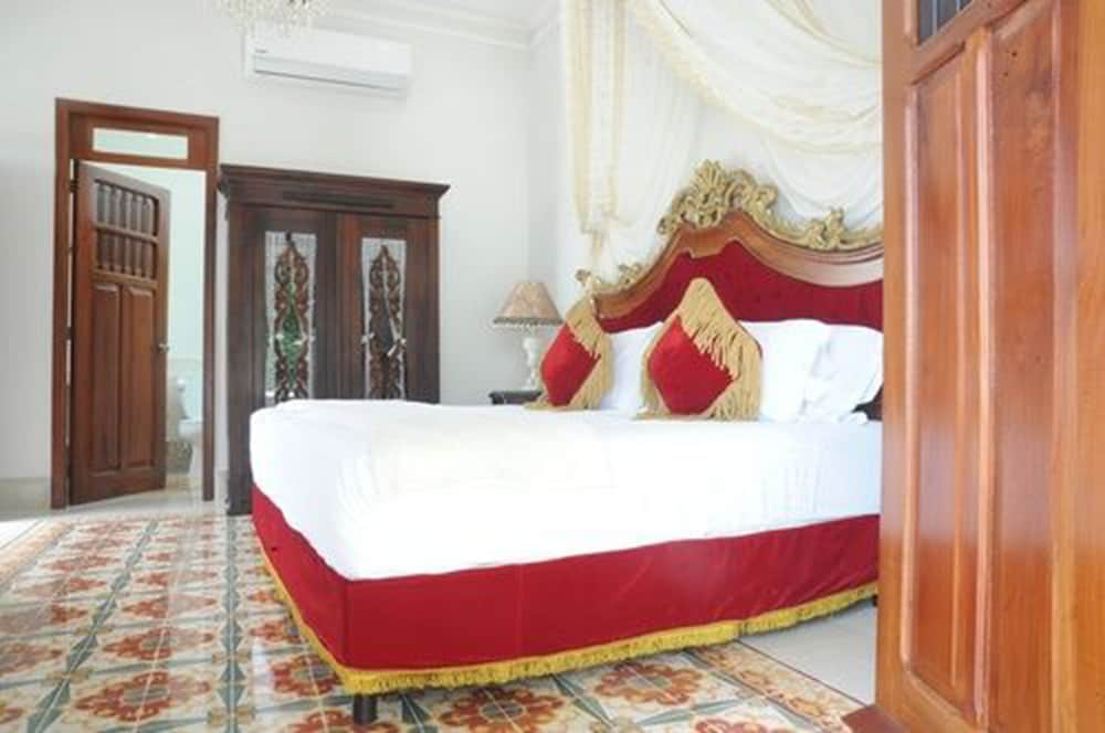 Deluxe Double Room, 1 King Bed, Balcony, Pool View photo 1