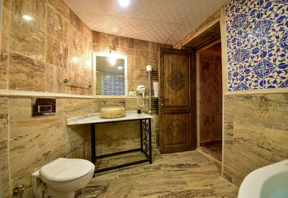 Superior Suite, Jetted Tub - Photo 21