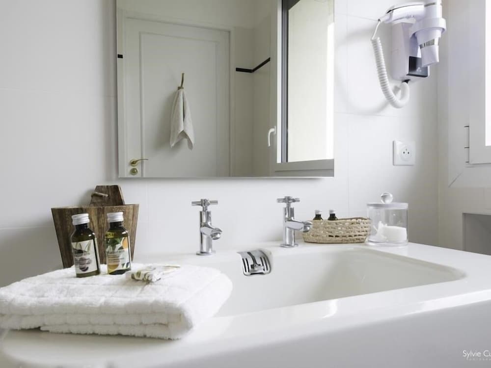 Quadruple Room, Private Bathroom, Garden View (Emeraude) photo 3