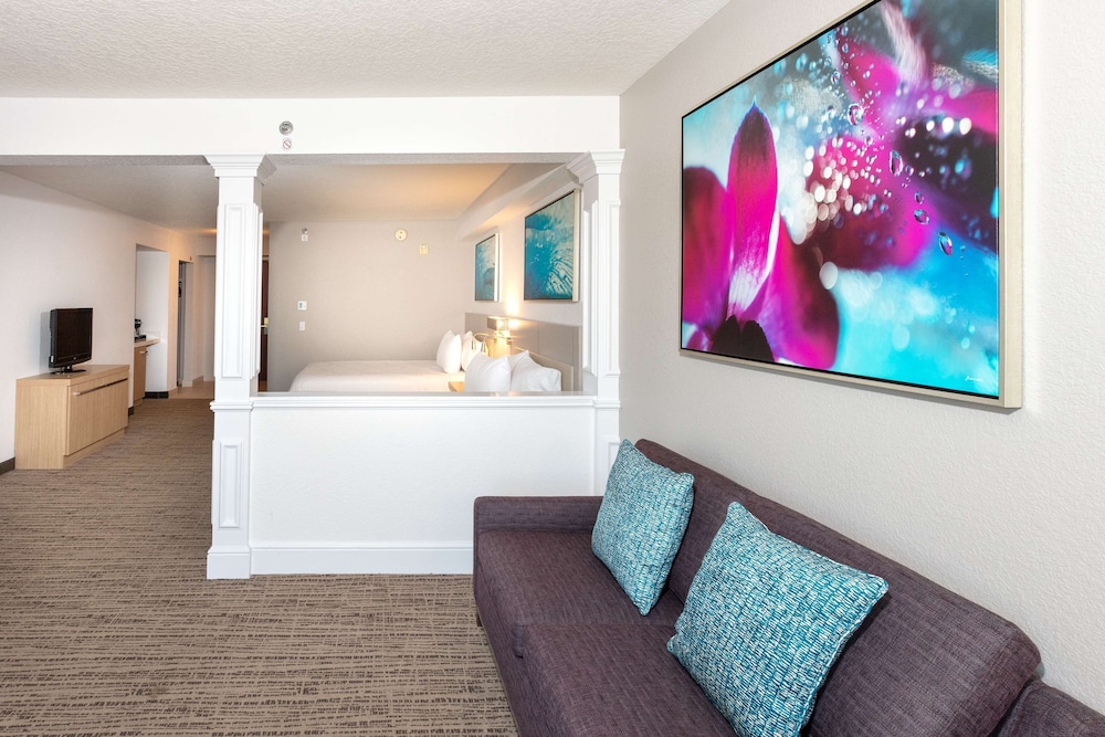 Suite, 2 Queen Beds, Accessible - Photo 3