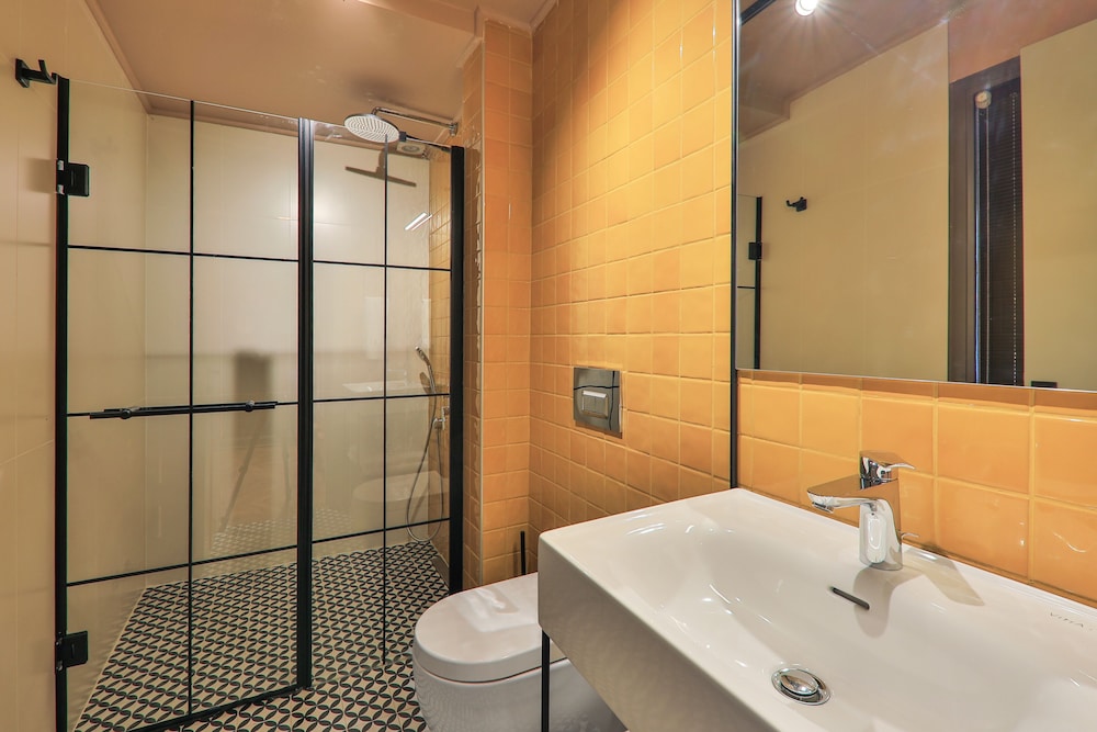 Deluxe Room, Balcony - Photo 5