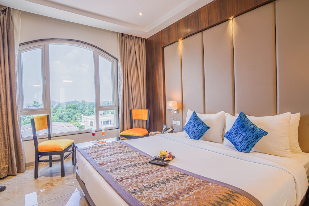 Fern Club Suite