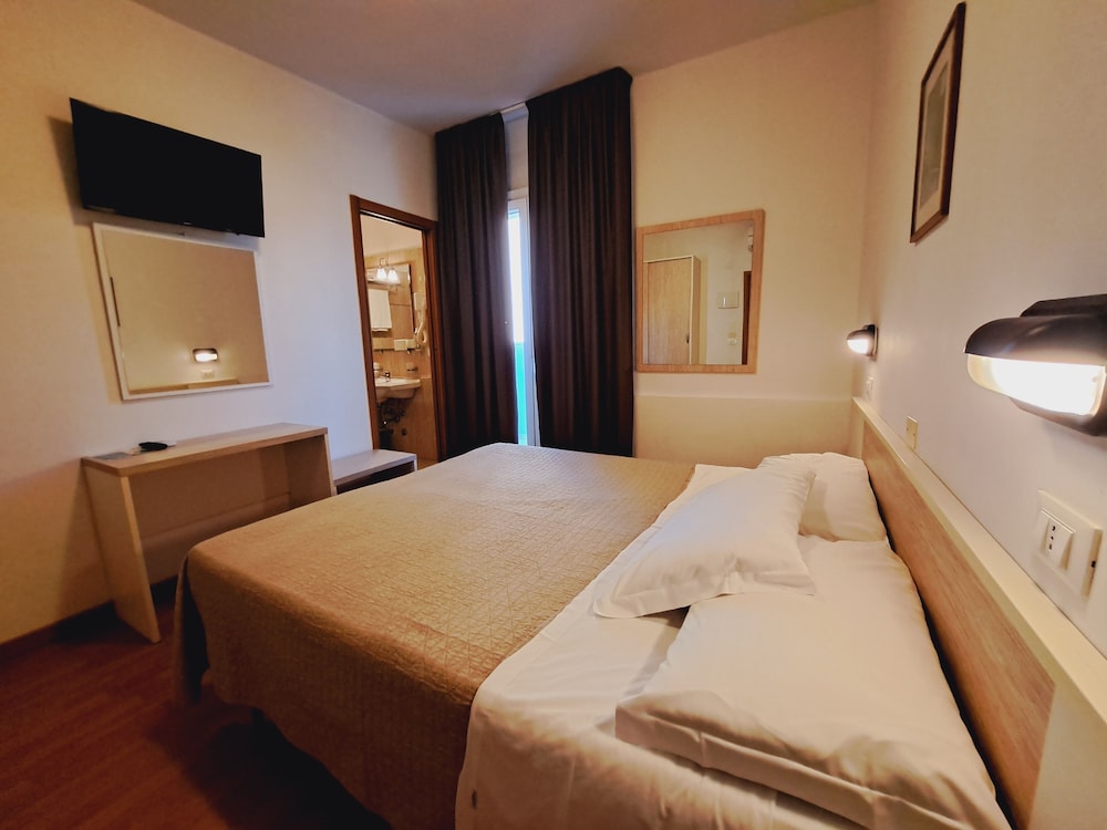 Classic Double Room, 1 Double Bed, Balcony photo 3