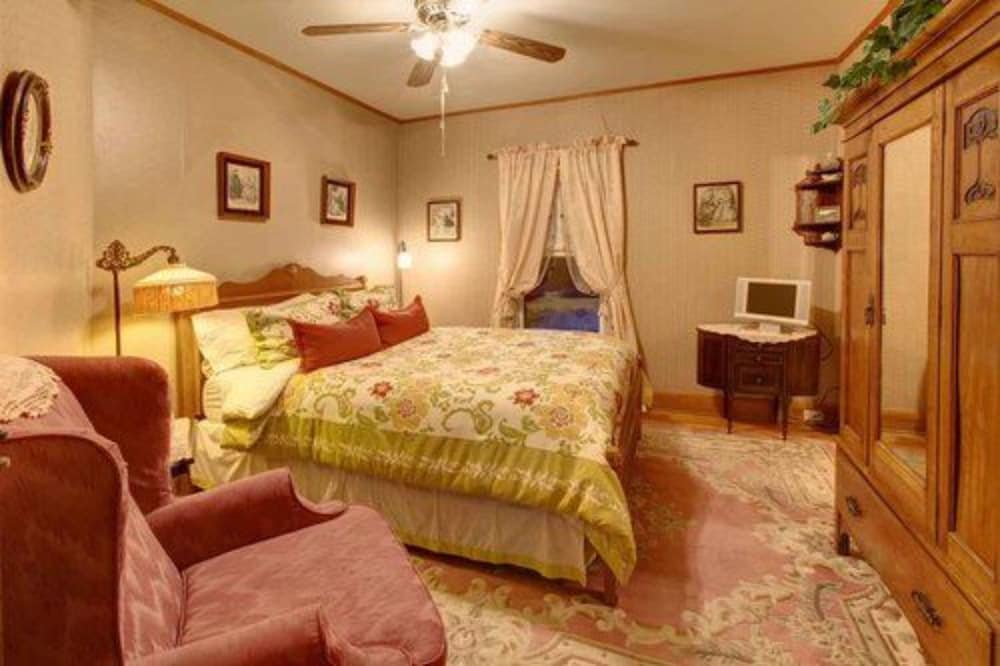 Oak Room photo 1