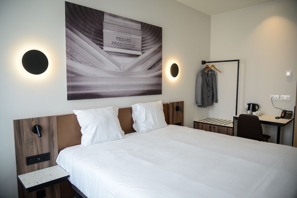 Comfort Double Room, 1 Queen Bed, City View