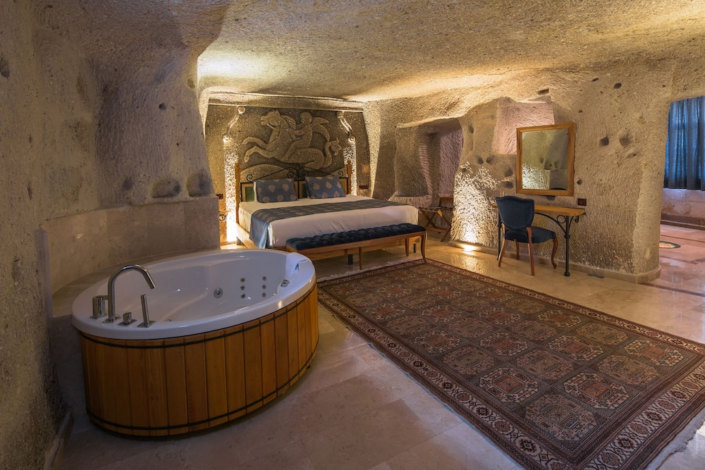 Luxury Suite, Courtyard View