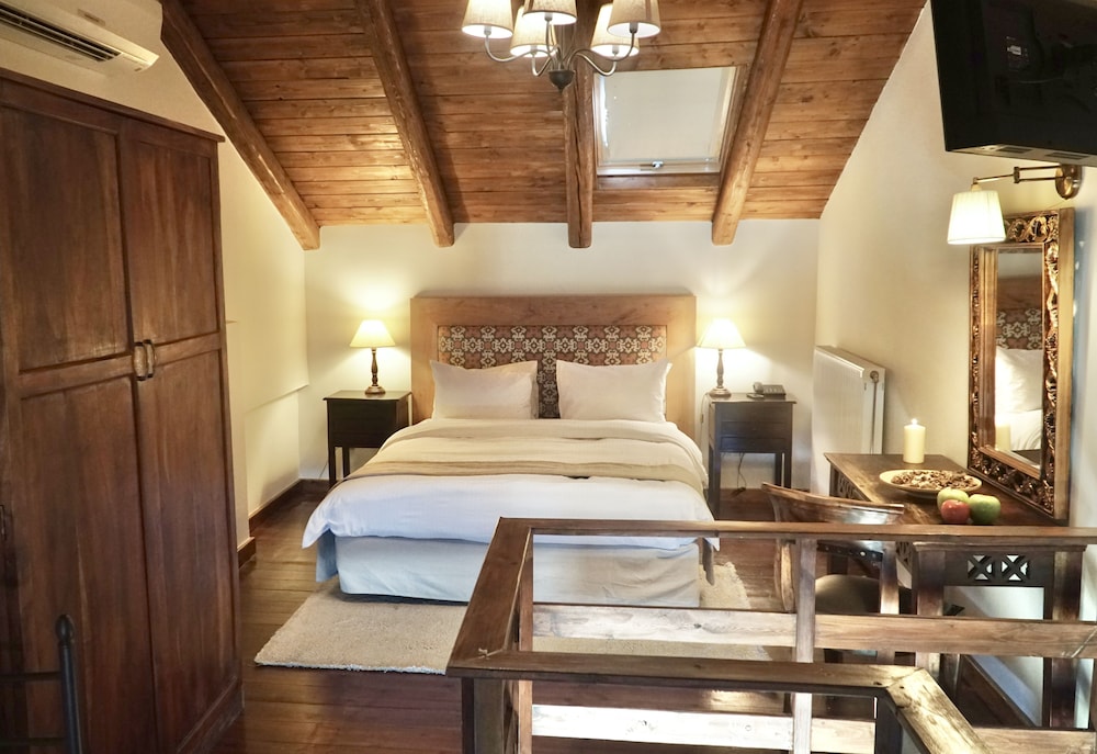 Triple Room, Fireplace (Maisonette with Attic)