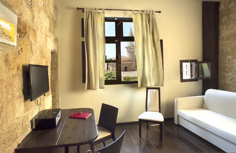 Deluxe Apartment (Helios) photo 2