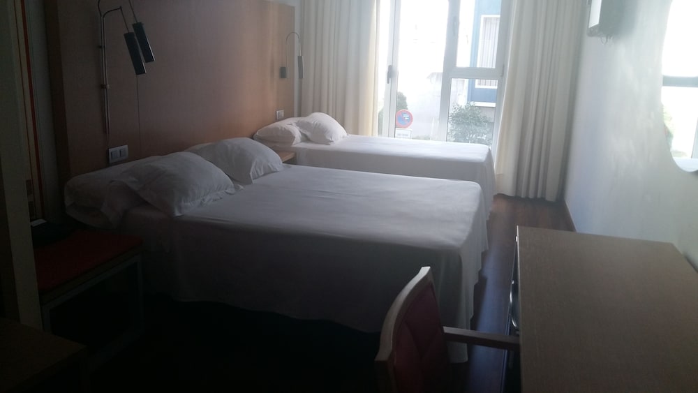 Triple Room, 2 Twin Beds photo 2