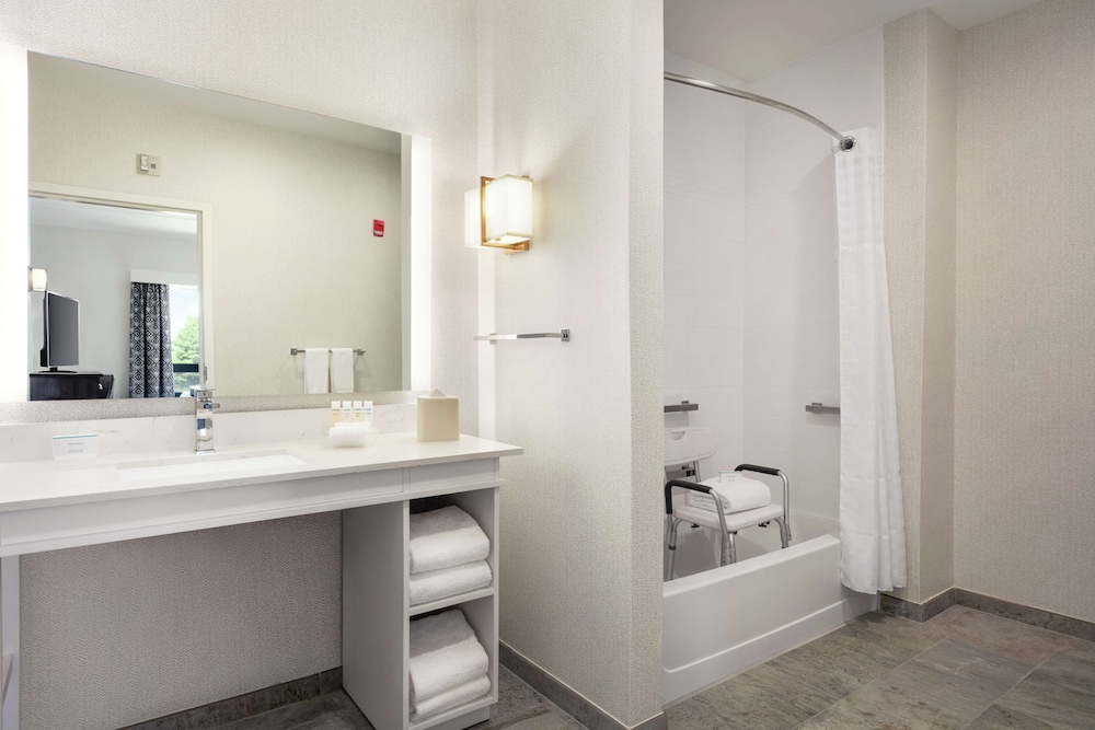 Suite, 2 Queen Beds, Accessible, Bathtub - Photo 6