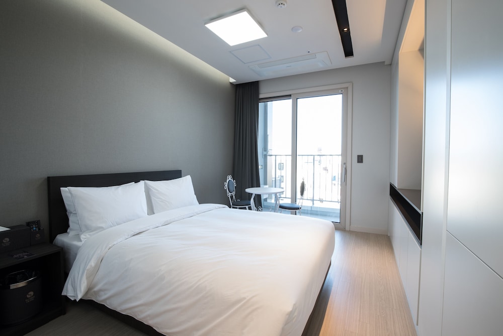 Standard Double Room, City View - Photo 1