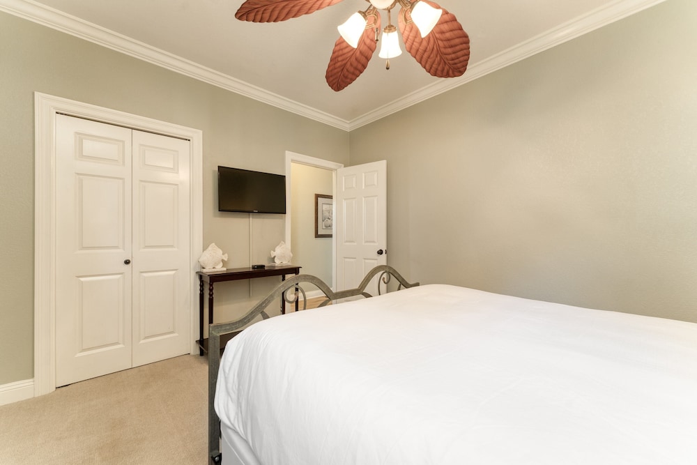 House (6 Bedrooms) photo 2