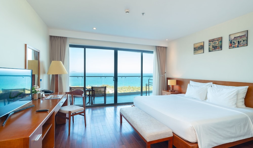 Deluxe Double Room, Bathtub, Ocean View photo 1