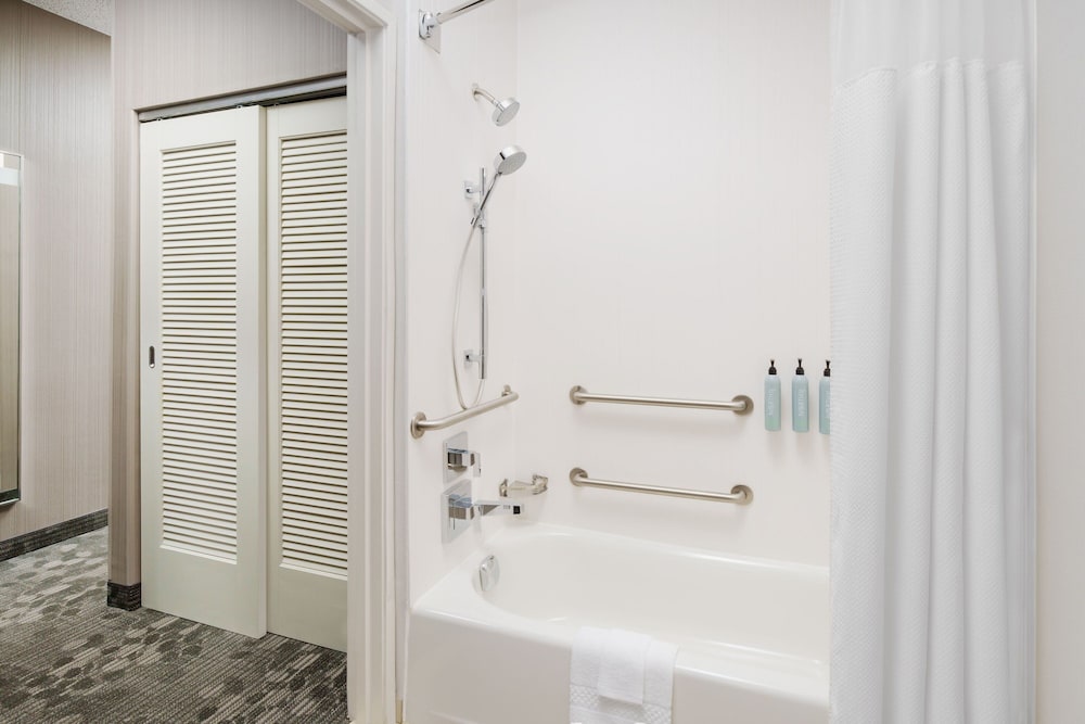 Room, 2 Queen Beds (Mobility Accessible, Tub) - Photo 5