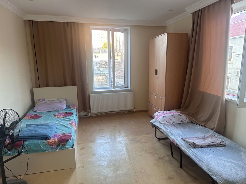 Basic Double or Twin Room - Photo 13