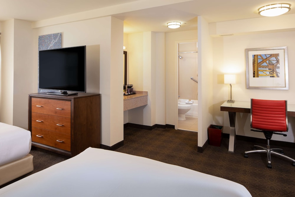 Standard Room, 2 Double Beds - Photo 2