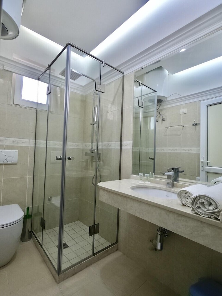 Room 202 photo 2