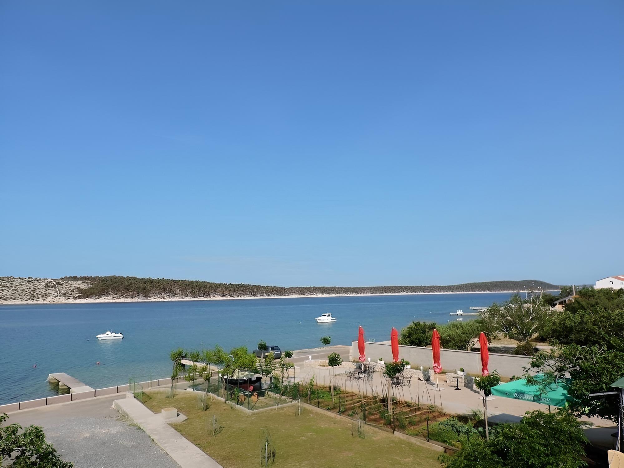 House (Pet - 20m from the sea - H(6))