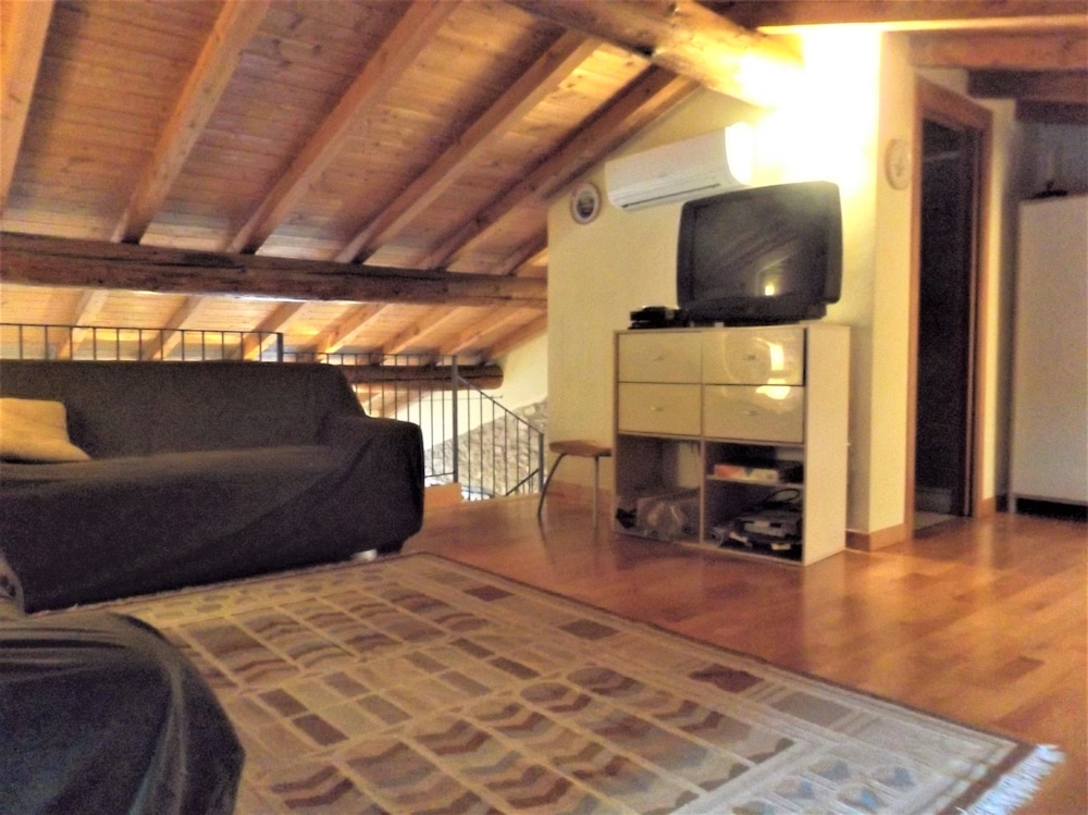 Duplex, 2 Bedrooms photo 3