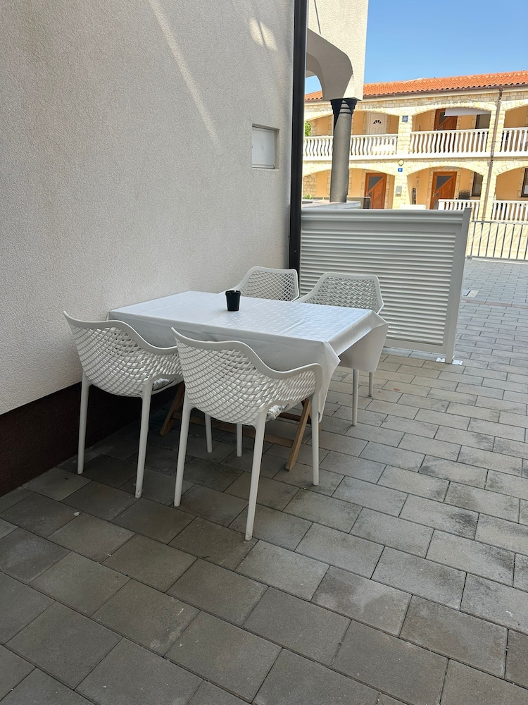 Basic Apartment, Courtyard View