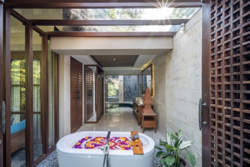 Grand 1 Bedroom Villa with Private Pool - Photo 11